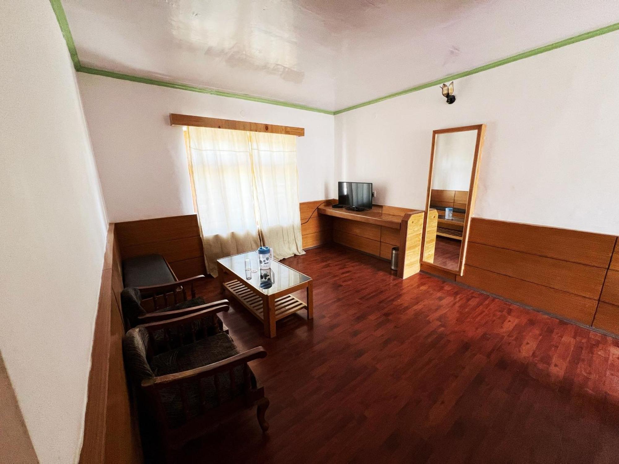 Hotel Lumbini Leh Bagian luar foto