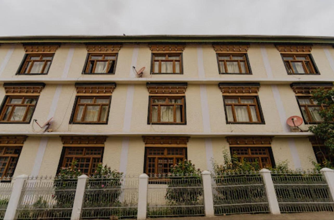 Hotel Lumbini Leh Bagian luar foto