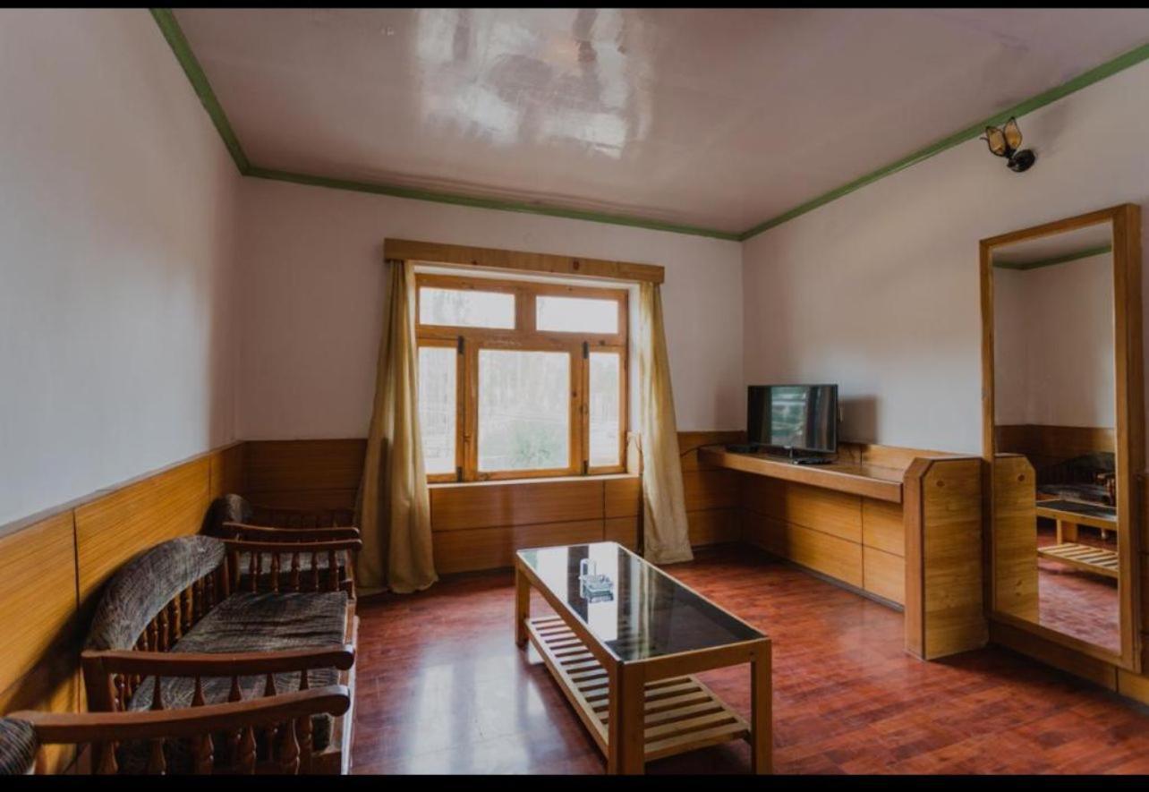 Hotel Lumbini Leh Bagian luar foto